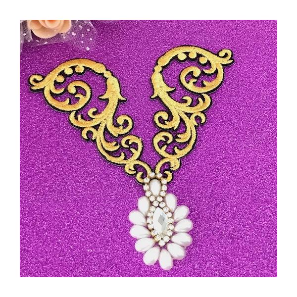 ラインストーン付きゴールドの刺繍ワッペンモチーフセットです。新体操、社交ダンス、バトントワリング、レオタード、ベリーダンス、フィギュアスケート、バレエ衣装、ドレス、ステージ衣装、手作り制作などにお使いいただけます。手縫い、ボンドとアイロンで...