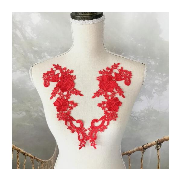 エレガントな花柄のモチーフレースです。新体操、社交ダンス、バトントワリング、レオタード、ベリーダンス、フィギュアスケート、バレエ衣装、ドレス、ステージ衣装、ハンドメイド材料などにお使いいただけます。サイズ：H26cm W8cmカラー：レッド...