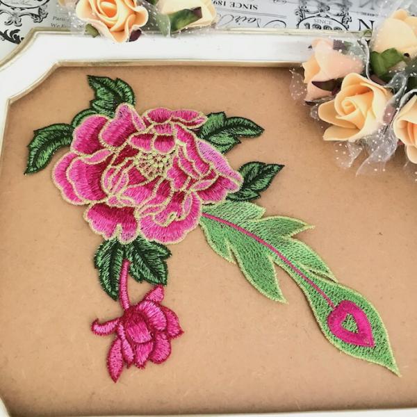 ゴールド刺繍入りバラのモチーフレースになります。ワンピース、新体操、社交ダンス、バトントワリング、レオタード、ベリーダンス、フィギュアスケート、バレエ衣装、ドレス、服飾、ステージ衣装、舞台衣装、ハンドメイド材料などにお使いいただけます。サイ...