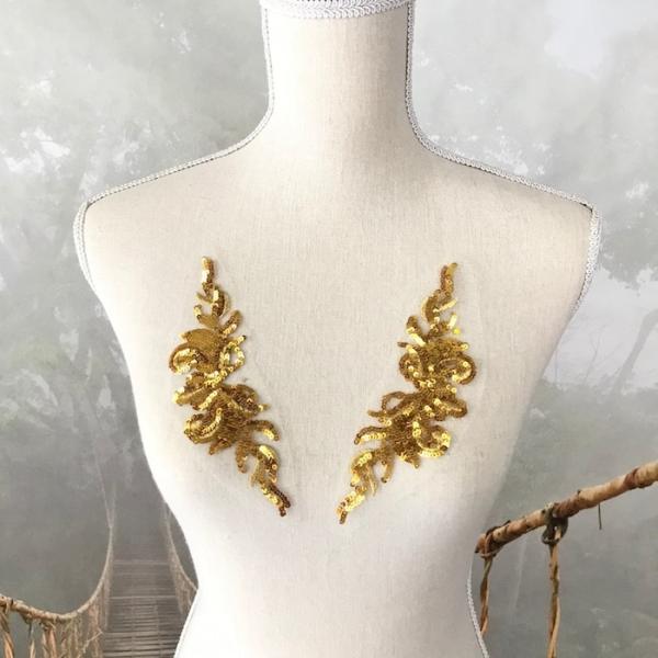 チュールに豪華なスパンコールの花を施したモチーフセットになります。シンプルな衣装に縫い付けるだけでワンポイントアクセントとして個性的な仕上がりになります。新体操、社交ダンス、バトントワリング、レオタード、ベリーダンス、フィギュアスケート、バ...