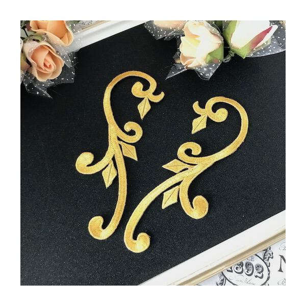 アイロン接着できるゴールドの刺繍モチーフセットです。お洋服、ドレス、舞台衣装、バレエコスチューム、小物、バトントワリング、レオタード、ドレス、ステージ衣装などにお使い頂けます。※ アイロン接着or縫い付けも可能サイズ：H14.5cm W5c...