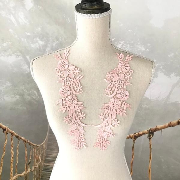 お洒落な花模様の刺繍モチーフです。br>新体操、社交ダンス、バトントワリング、レオタード、ベリーダンス、フィギュアスケート、バレエ衣装、ドレス、服飾、ステージ衣装、舞台衣装、ハンドメイド材料などにお使いいただけます。サイズ：H28cm...