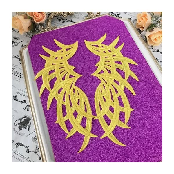 素敵な刺繍レースモチーフセットになります。新体操、社交ダンス、バトントワリング、レオタード、ベリーダンス、フィギュアスケート、バレエ、ドレスなどに縫い付けるだけでワンポイントアクセントとして個性的な仕上がりになります。サイズ：H22.5cm...