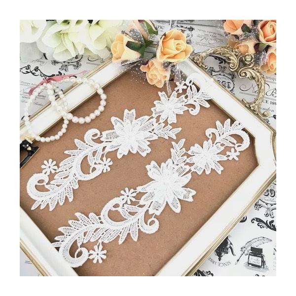 お花の刺繍レースモチーフセットになります。お花の一部分は二枚重ねの3Dになっています。衣装やドレス、お洋服や作品などに縫い付けるだけでワンポイントアクセントとして個性的な仕上がりになります。サイズ：H25cm W6cmカラー：ホワイト※左右...