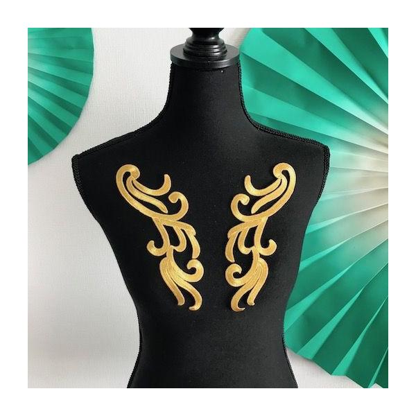 エレガントなゴールドの刺繍ワッペンモチーフセットです。新体操、バレエ、レオタード、バトントワリング 、ドレス、ステージ衣装などに飾り付けるモチーフです。レオタードなどの好きな位置に、好きなデザインで貼り付けて、スパンコールとラインストーンを...