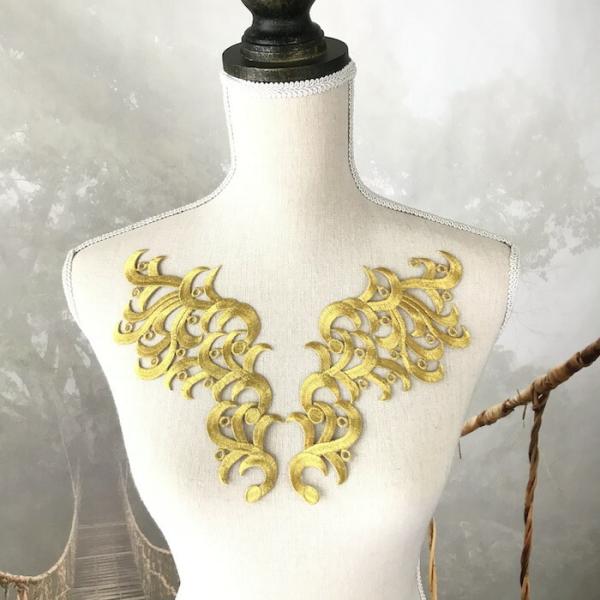 アイロン接着できるゴールドの刺繍ワッペンモチーフです。新体操、社交ダンス、バトントワリング、レオタード、ベリーダンス、フィギュアスケート、バレエ衣装、ドレス、ステージ衣装、ハンドメイド材料などにお使いいただけます。※アイロン接着or縫い付け...