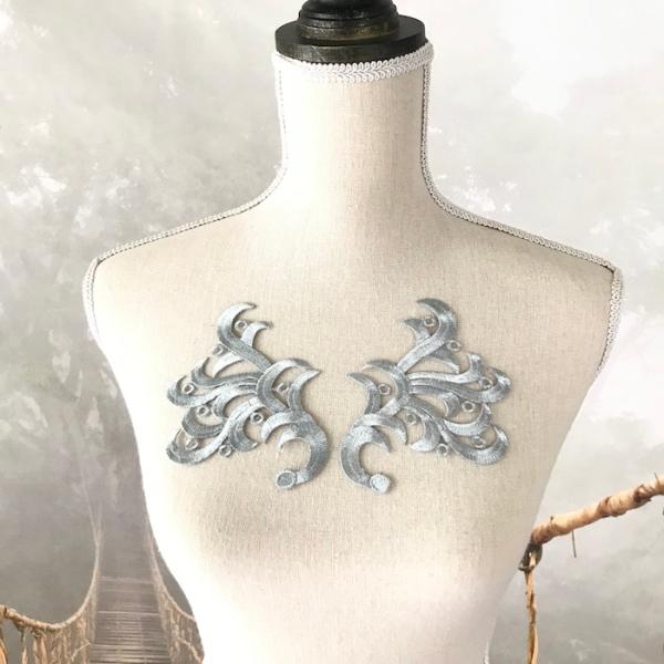 刺繍ワッペン アイロン接着可 シルバー グレー リーフ レオタードモチーフ アイロン用 モチーフ 装飾 バトントワリング バレエ衣装 新体操 バレエ衣装 舞台衣装 ステージ衣装 ダンス衣装 社交ダンス フィギア衣装