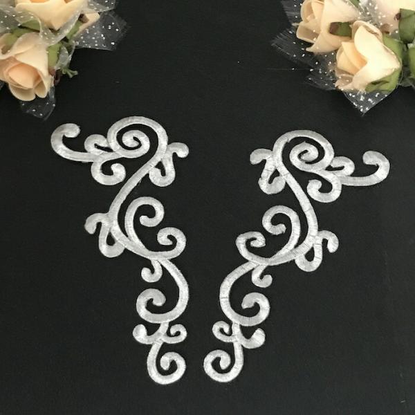 アイロン接着できるシルバーの刺繍ワッペンモチーフセットです。コスチューム、新体操、社交ダンス、バトントワリング、レオタード、ベリーダンス、フィギュアスケート、バレエ衣装、ドレス、服飾、ステージ衣装、舞台衣装、ワンピース、ハンドメイド材料など...