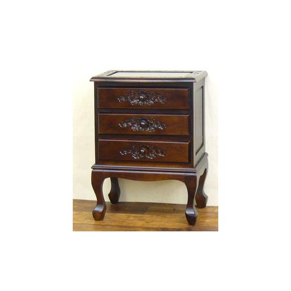 ■商品概要  重厚な趣の菩提樹天然木に手彫り装飾を施した、かわいい猫脚(ネコ足)のスリムチェスト。小分けした引き出しが使い勝手良く、小物整理に最適の収納家具です。引出のサイズはA4サイズがピッタリの大きさですので、書類ケースやファイルキャビ...