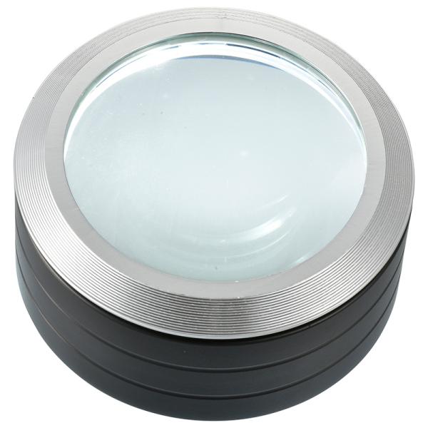 【 特 長 】● ワンプッシュでLEDライトをON、L-ZOOM LEDデスクルーペ3● 光学レンズにより約5倍に拡大されます（目測倍率と異なります）● 本体上部のレンズを押すとLEDが点灯/消灯します● ライトの消し忘れを防止するオートパ...