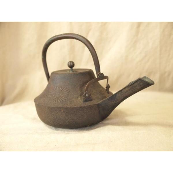 時代 お屠蘇 おとそ 菊花 寿紋鉄製屠蘇器900mL 日本製酒器 銚子 鉄瓶