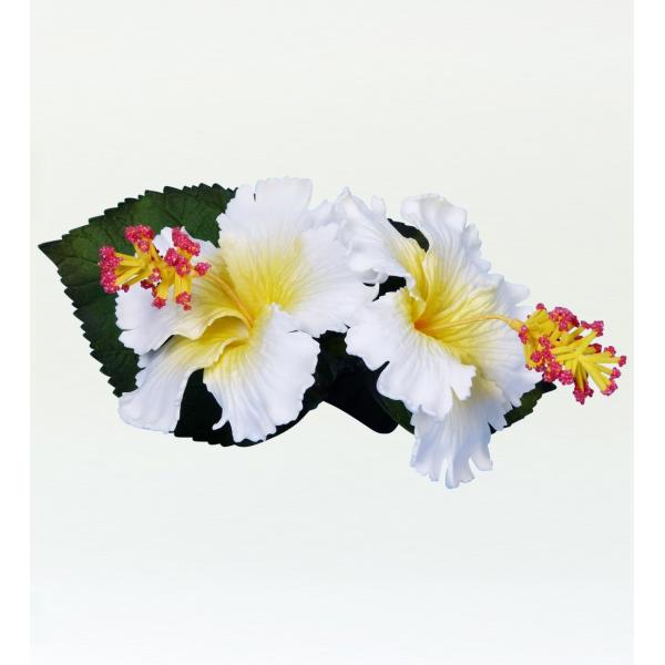 ハイビスカス 2連ヘアクリップは大きさも手頃で、髪に留めてご使用できます。ホイケにも練習のアクセントにも使用できます。 （小物・アクセサリー・グッズ等 2個以上のご注文の場合、梱包はまとめさせていただきます。）※手作りですので１つ１つ多少違...