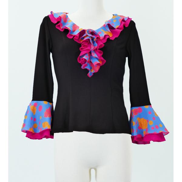 どんなファルダにも合わせやすいシンプルなフリルブラウス。伸縮性があるので、女性らしいラインを魅せながらも動きやすくなっております。胸元のボリューム感のあるフリルが、シンプルな中にも華やかさを演出。袖口にも広がるフリルが、動くたび優雅で華麗な...