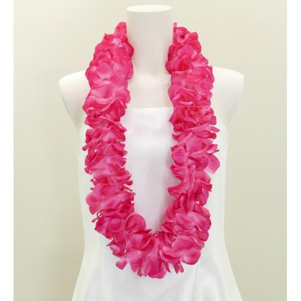 柔らかめの花びらのみを使用したレイはムームーやパウスカート等どんなフラダンス衣装ともコーディネートでき簡易のホイケ等にも使用出来ます。（小物・アクセサリー・グッズ等 2個以上のご注文の場合、梱包はまとめさせていただきます。） ※手作りの為、...