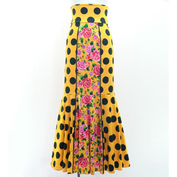 生地から縫製に至るまで、全ての工程を国内で行った純日本製の商品。伸縮性・高級感のあるストレッチベロア生地で、シンプルで美しいシルエットが特徴です。切り替え部分に縫い付けたリックラックテープ（山道テープ）がデザインのアクセントに。レッスンウェ...