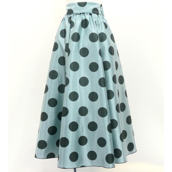生地から縫製に至るまで、全ての工程を国内で行った日本製の商品。emikaオリジナルプリント生地をたっぷりと使用したスカートです。ハリのある上品な光沢をもつシャンタン生地でふわりとした綺麗なAラインシルエットを叶えます。コシボ生地でもお作りで...