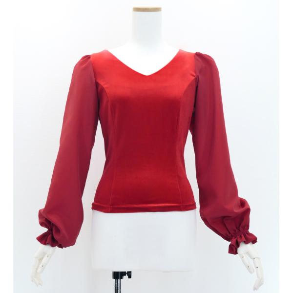 ★emikaオリジナルデザイン★生地から縫製に至るまで、全ての工程を国内で行った日本製の商品。伸縮性・高級感のあるストレッチベロア生地と、袖には軽やかなコシボ生地を使用したロングスリーブブラウス。袖下のマチで、腕の動きもスムーズ。裾がずり上...