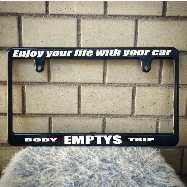 エンプティーズ オリジナル ライセンスフレーム「Enjoy your life with your car」ナンバーフレーム EOL-01