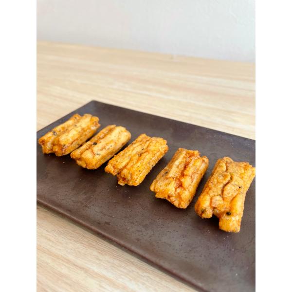 ＜原材料＞餅米（宮城県産）　植物油脂　醤油（小麦、大豆を含む）　砂糖　胡麻、鰹だし　昆布だし　日本酒内容量：150g賞味期限　製造日より６０日保存方法　直射日光、高温・多湿を避け、常温で保存栄養成分表示（100gあたり）エネルギー468kc...