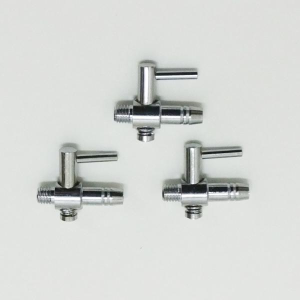 エアーチューブ用のエアー量調節コックです。塩ビ管などに取り付けて、送風量の調整、停止をする事が可能です。頑丈な金属製で、非常に便利なアイテムです。【仕様】●塩ビパイプに穴を開けて、ねじ込み接続します。●6mmのエアーチューブに対応しておりま...