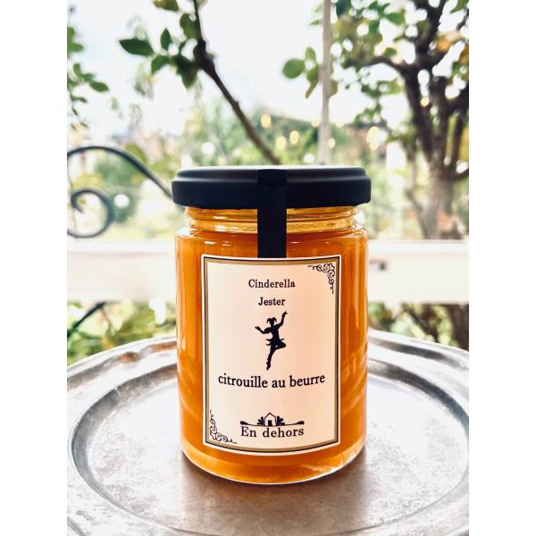 北海道産のかぼちゃにバター、蜂蜜、塩、胡椒を練り込みました。クラッカーやトーストにのせて朝食に。ナッツやレーズンとの相性も良く、合わせて一品にも。ケーキのようにそのまま召し上がっていただいても、癖になる美味しさのスイートパンプキンです。【原...