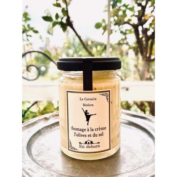 イタリア産エキストラバージンオリーブオイルに、塩、ハーブをきかせて北海道産クリームチーズに合わせました。しょっぱさと甘さの中にバジルの香りが広がる、お食事系のスプレッドです。クラッカーにのせて、オードブルに。パンに塗ったり、サンドの具にして...