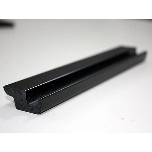 アキレスのスライド椅子板に付属しているプラフレーム(1本)です。穴あけ、木ねじで取付して使用します。【発送方法】通常配送宅配便：対応メール便：対応※メール便・レターパックはポスト投函による配送サービスの為、「代金引換」の発送はできません。ま...