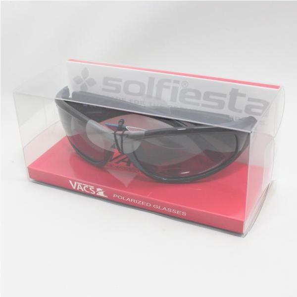 偏光レンズのサングラスです。偏光レンズは、乱反射の光を制御して一定方向の光だけを透過させるレンズです。水面や雪道での乱反射等によるギラつきを抑える効果があります。スポーツやフィッシングの際にあると便利です。ブランド：solfiesta ソル...