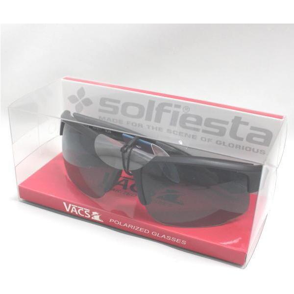 偏光レンズのサングラスです。偏光レンズは、乱反射の光を制御して一定方向の光だけを透過させるレンズです。水面や雪道での乱反射等によるギラつきを抑える効果があります。スポーツやフィッシングの際にあると便利です。ブランド：solfiesta ソル...