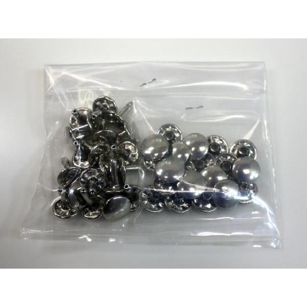 ゴムボートの底板用のリベットです。補修用パーツです。ハンマーでたたいて取り付けます。入数：20【発送方法】通常配送宅配便：対応メール便：対応※メール便・レターパックはポスト投函による配送サービスの為、「代金引換」の発送はできません。また、「...