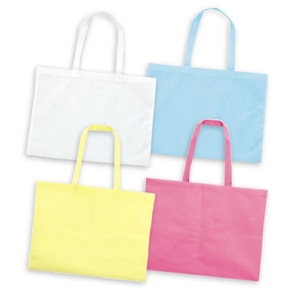 【商品説明】 両サイドと開口部の折り返しが縫製仕上げとなっている不織布バッグです。持ち手が長いため肩掛けで使用することができます。8切画用紙や、A3サイズの用紙を折らずに入れられるサイズです。水性・油性ペン、色鉛筆、クレヨンで絵を描くことが...