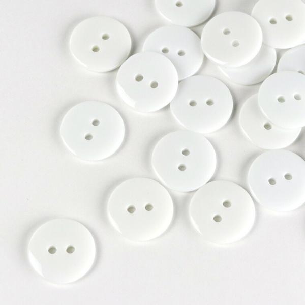 大量注文につきましてタイミングがわるく購入数をご用意できない場合がまれにございます。足りない分につきましては入荷次第の発送でご相談させていただくことがありますのでご理解のほどお願いします。■商品名 樹脂ボタン 円形 2つ穴 ■カラー ホワイ...