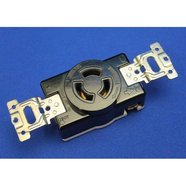 ［特　徴］　接地2P15A 125V［サイズ］　縦105.2×横38.8mm×厚21mm