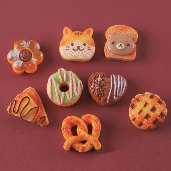 小さな菓子パン、よりどりセットです。材料：樹脂セット内容：各1個・ドーナツ                  約20  x  20  x  10mm・プレッツェル            約20  x  20  x  8mm・ハートチョコパン...