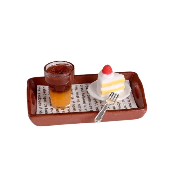 ミニチュアドールハウス用 ミニチュア いちごケーキ ドリンク プレート フォーク 4点セット デザート 食べ物内容数：4点（いちごケーキ、ドリンク、プレート、フォーク各1点）サイズ：プレート 約30 x 50mm材料：樹脂このケーキ ドリン...