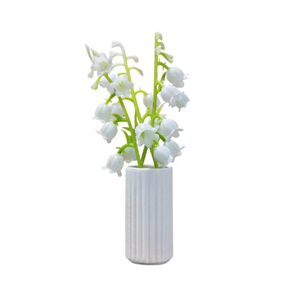 ミニチュアドールハウス用  スズラン 鈴蘭 花 花瓶 造花 観葉植物 1点 植木 切り花 雑貨 インテリア内容数：1点材料：樹脂サイズ：約21 x 100mm１個あるととてもおしゃれでインテリアにバッチリです。ミニチュアの世界を豊かに彩るこ...