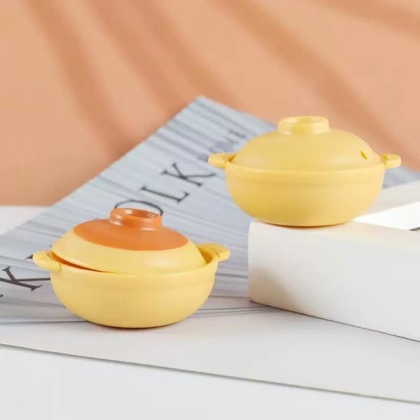 ミニチュアドール ハウス用  釜飯 土鍋 1セット 全2種類 模型 精巧 手作り DIY キッチン用品 調理器具 食器 料理 ミニチュアキッチンアクセサリー内容数：1セット材料：プラスチックサイズ：約45 x 25mmカラー・イエロー x ...