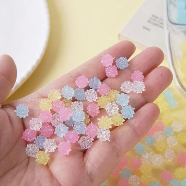 ミニチュアドールハウス用 ミニチュア カラフル 金平糖 4個セット 飴 こんぺいとう 駄菓子 ドールハウス内容数：4個セットサイズ：約7 x 8mm材料：樹脂カラー：・ホワイト・ピンク・ブルー・イエローこのミニチュア金平糖はリアルな見た目が...