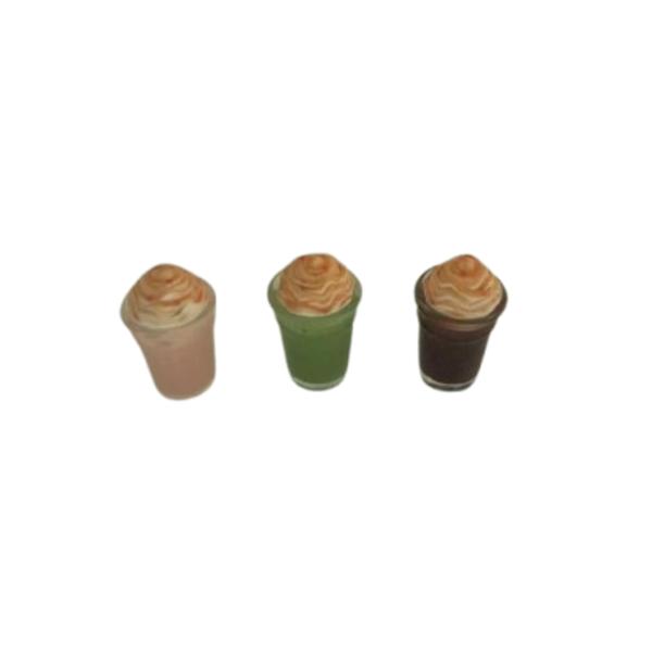 ミニチュア ドールハウス キャラメル クリームたっぷりのフラペチーノ 1点 全3色 クリーム コーヒー ドリンク　ミニチュアコレクション　おしゃれなドリンク　模型手のひらサイズカップ内容数：1点サイズ：約20ｍｍｘ34ｍｍ材料：樹脂カラー：...