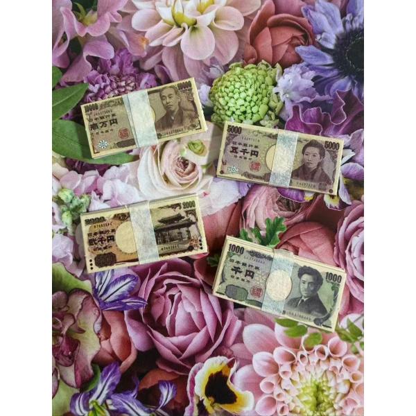 ミニチュア お金 お札 1札 全4種類 ドールハウス用 おもちゃ内容数：1札材料：紙サイズ：約30 x 15mm種類：・10000・5000・2000・1000ミニチュアお金です。手のひらサイズでリアルなデザインで、ドールハウスを素敵に演出...