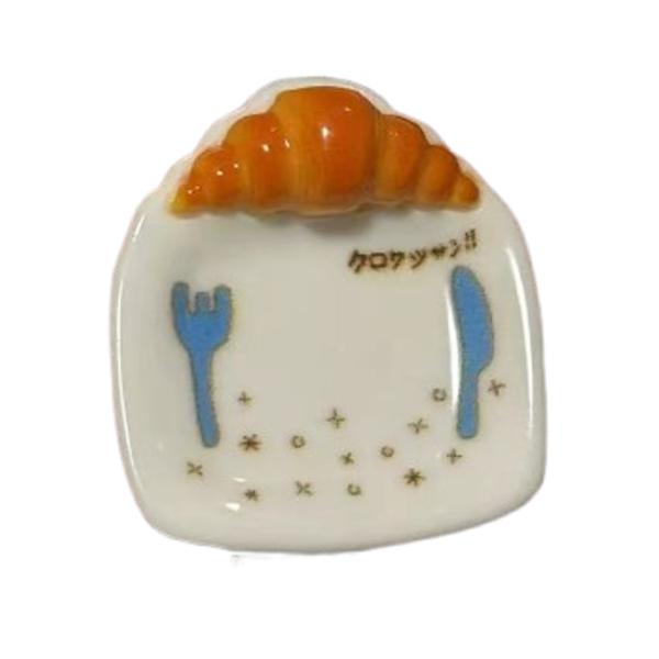 ミニチュア ドールハウス用  クロワッサン柄の皿 1点（色ランダム） ドールハウス お皿 小さな食器 マイクロサイズのプレート　ドールハウスのテーブルウェアアクセサリー セット内容：1点材料：樹脂サイズ：約33 x 37mmカラー：全2色（...