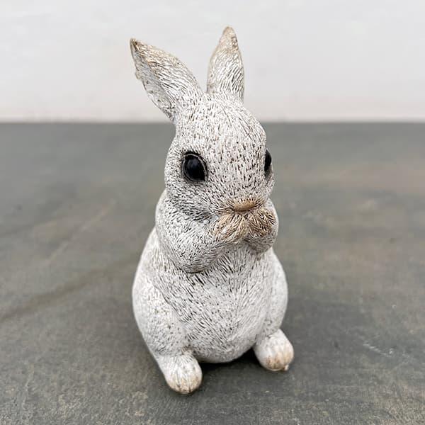 表情豊かなミニウサギのオーナメント。毛並みの様子や表情、仕草などが本物のよう。お庭や玄関、アプローチなどでお出迎え！※詳しい商品説明は下のほうに記載があります