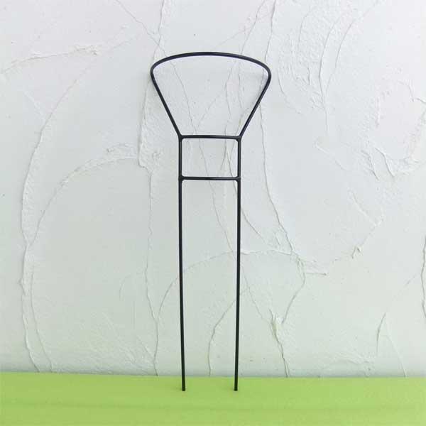 広がってしまった植物を半円形で支える便利な支柱。※詳しい商品説明は下のほうに記載があります