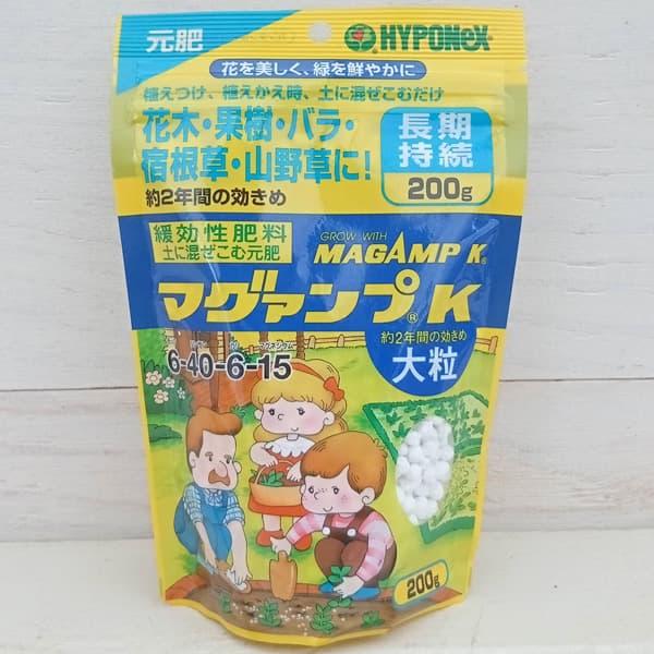 いろいろな植物の植えつけ、植え替え時に土に混ぜ込むだけで、ゆっくり長く効き続け、植物の生育を良くします。リンサン（Ｐ）の効果で、花・実つきを良くすることはもちろんのこと、根の伸長を促進する効果もあります。約2年間、ゆっくり効いて効き目長持ち...
