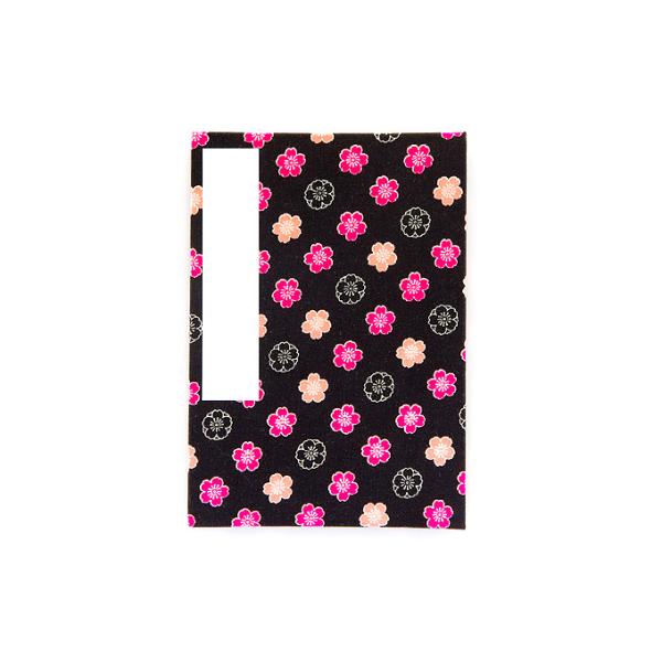 ※名入れ不可商品です。国産 桜模様の御朱印帳商品名 ： 小桜小紋  黒 蛇腹規格 ： ジャバラタイプ48P 横11cm×縦16cm素材 ： 表紙、裏表紙 布製・紙 和紙(白色)製造国 ： 日本付属品 ： -御朱印帳(納経帖) 御朱印帳とは、...