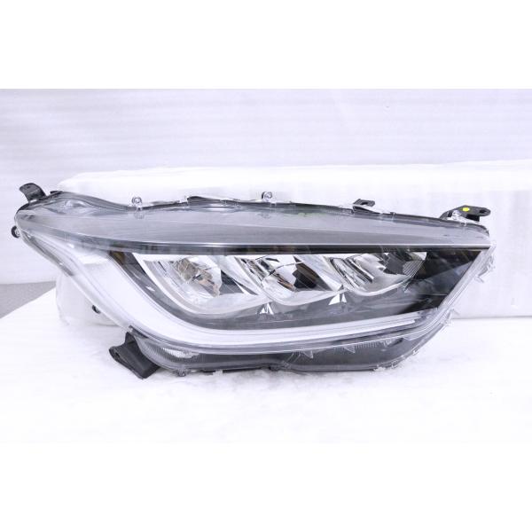 29-2242☆美品☆LED MXPA10 ヤリス☆右ヘッドライト KOITO K0-3 打刻