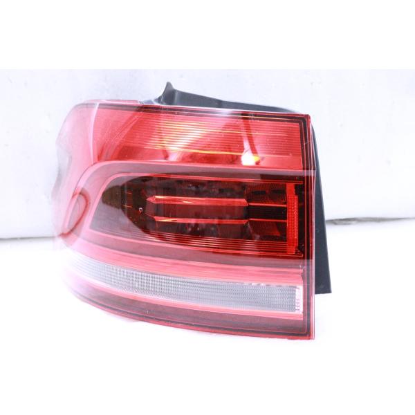 2X-512☆美品☆5T ゴルフ トゥーラン☆左テールライト valeo 5TA