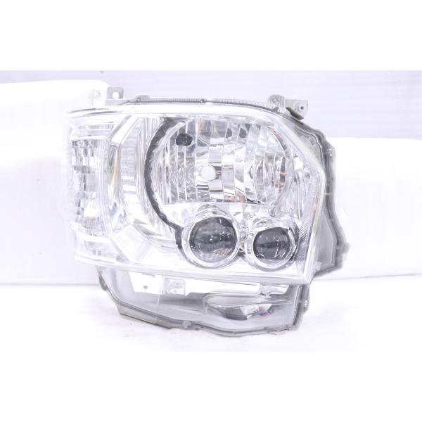 ハイエース　ヘッドライト右 32-736☆4型~ LED 200 ハイエース☆右ヘッドライト KOITO 26-137