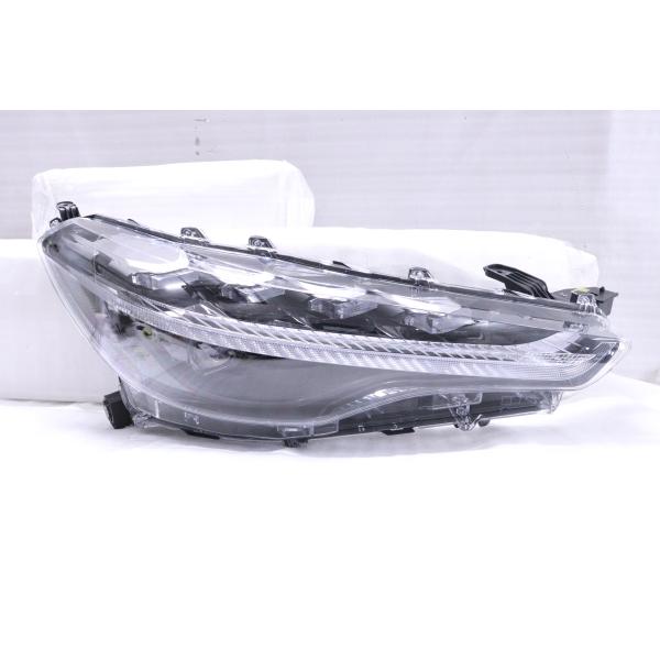 33-1800☆【値下】美品☆LED ZVG11 カローラクロス☆右ヘッドライト
