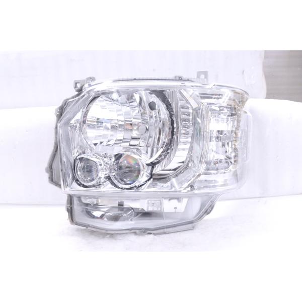 g*d様 ハイエース　ダークプライム　ヘッドライト純正品　A3 33-69☆美品☆4型〜 LED 200系 ハイエース☆左ヘッドライト